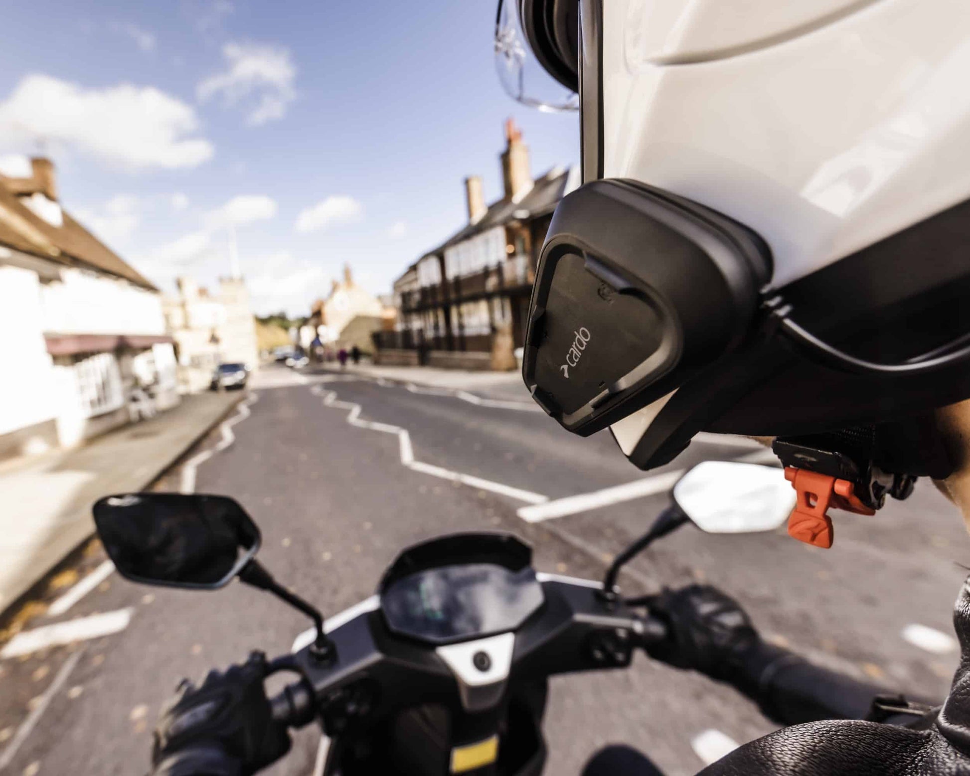 bike intercom system inside helmet for music / communication by cardo