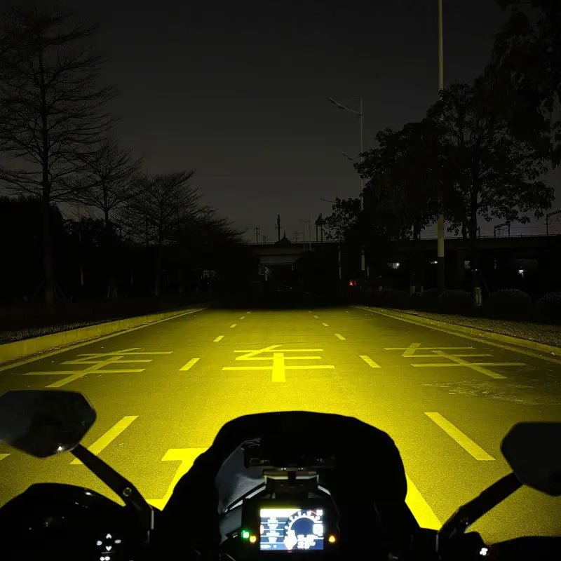 Motorcycle fog aux lights with modes and adjustable by future eyes