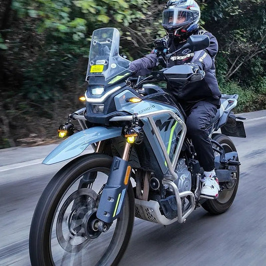 Motorcycle fog aux lights with modes and adjustable by future eyes