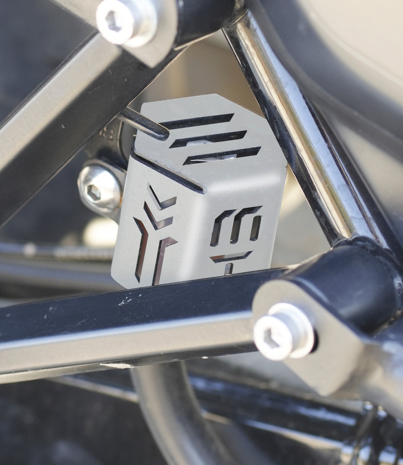 Motorcycle reservoir oil guard stainless steel for harley davidson x440