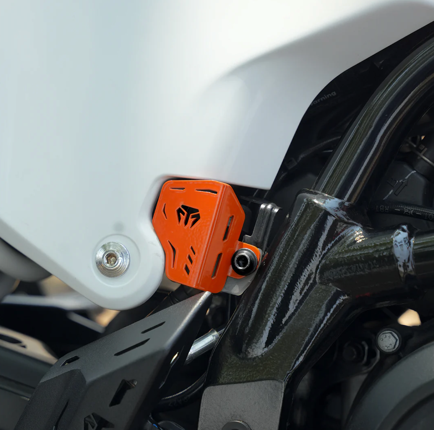 Motorcycle reservoir oil cover orange for ktm adventure 390/x