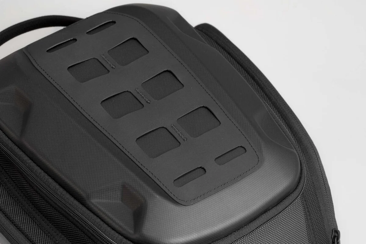 Motorcycle waterproof 10L easy lock & cary tank bag black