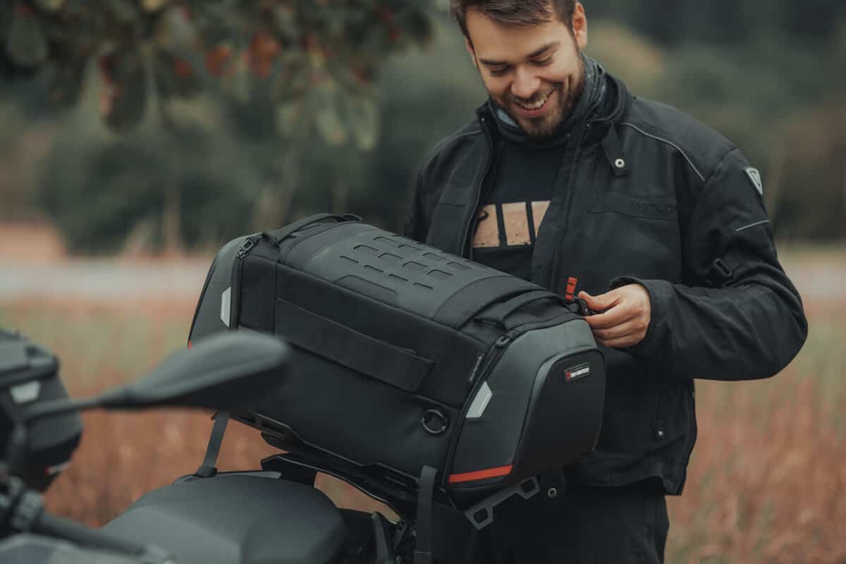 Motorcycle 32-42L waterproof tail bag black