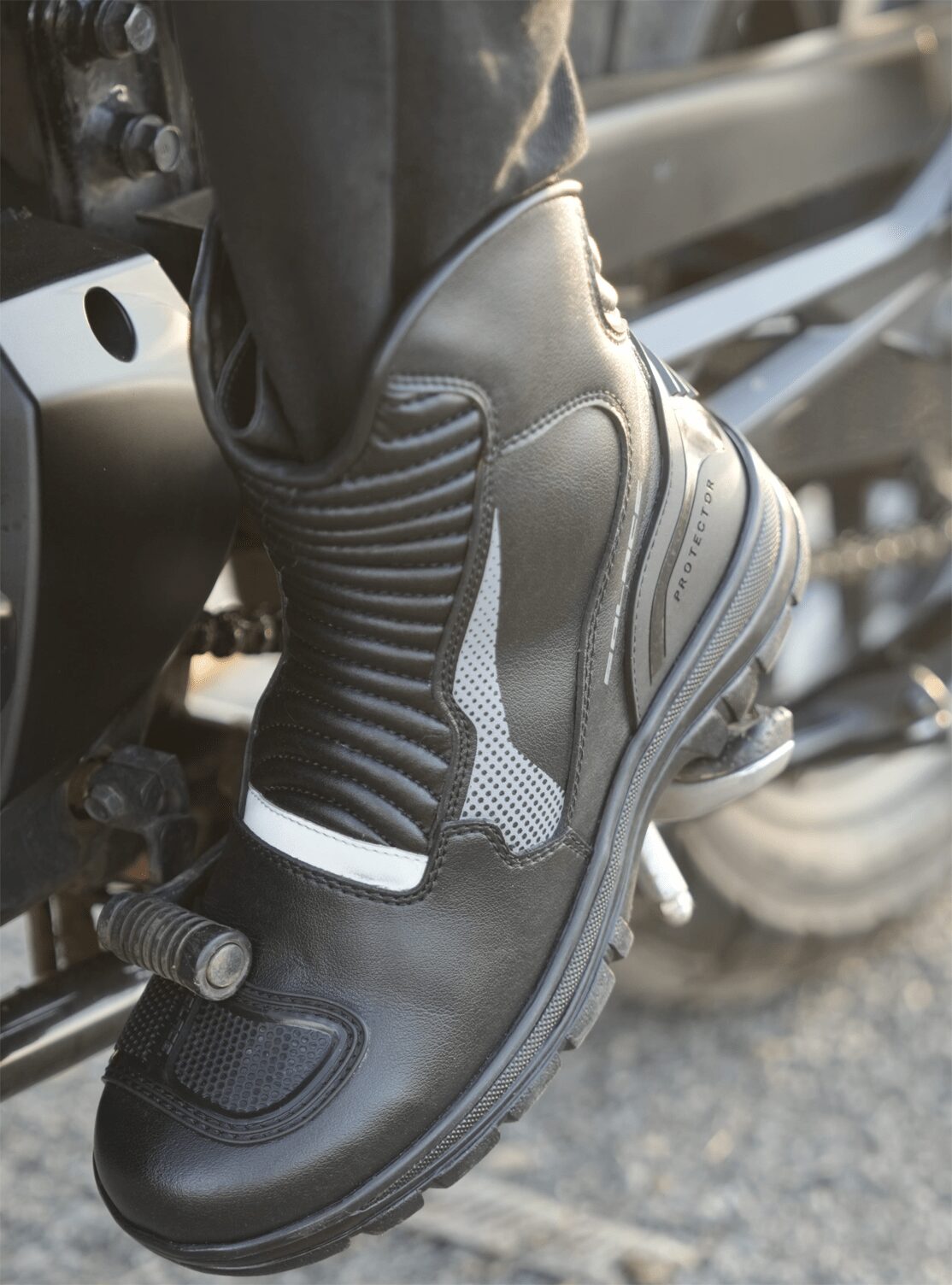 Motorcycle riding water-repellent armoured boot black with grey