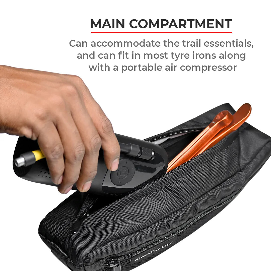 Motorcycle black handlebar trailpack