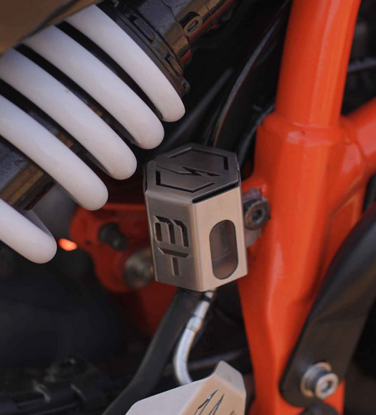 Motorcycle reservoir oil guard stainless steel for ktm duke 250/390 