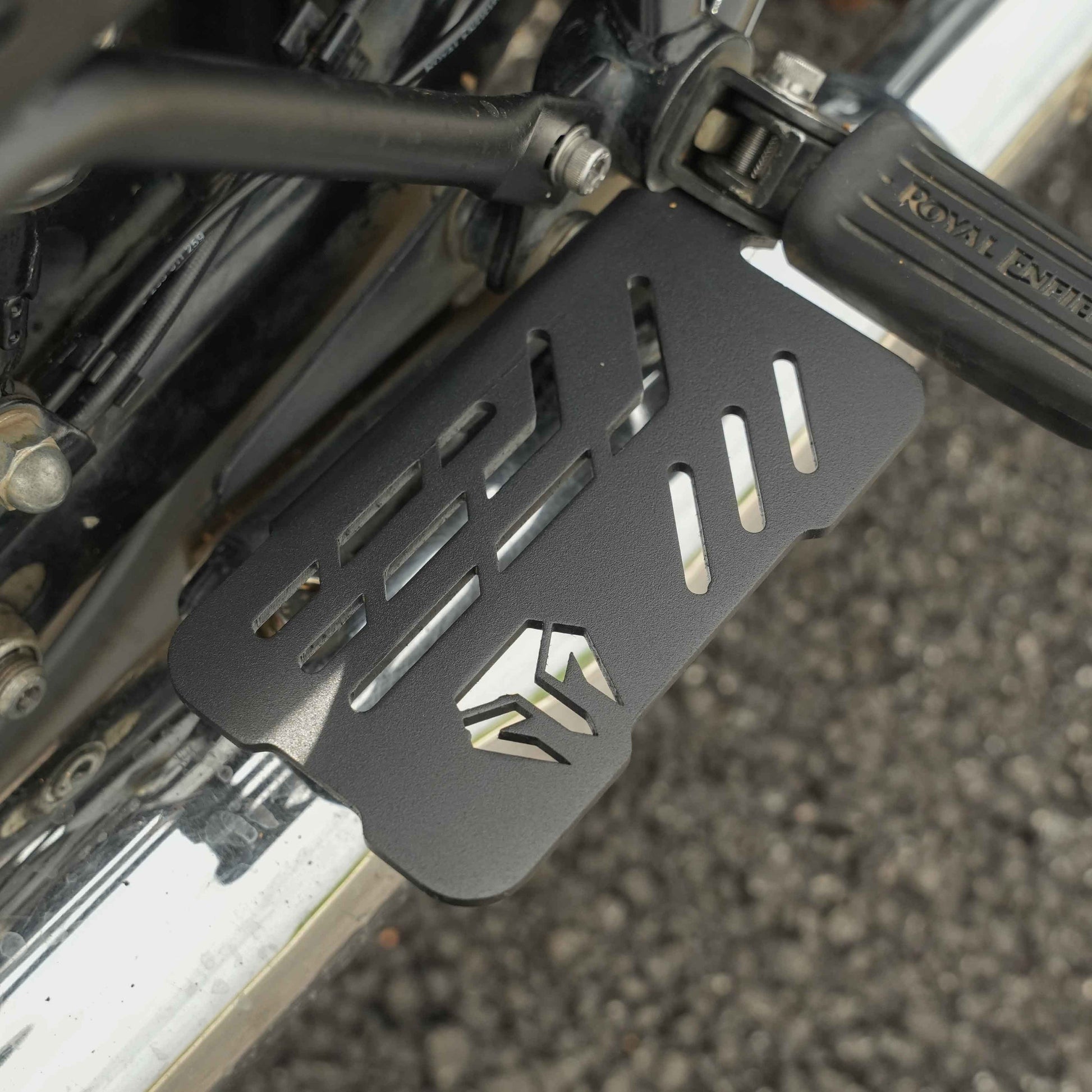 Motorcycle pillion footrest for comfort black for royal enfield meteor 350 