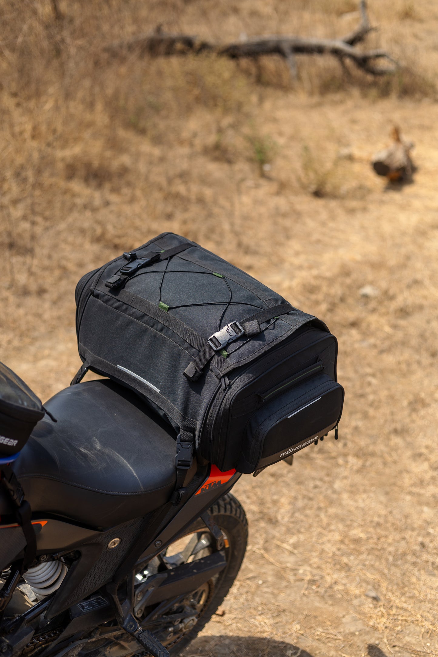 Motorcycle 60L expandable black tail bag waterproof